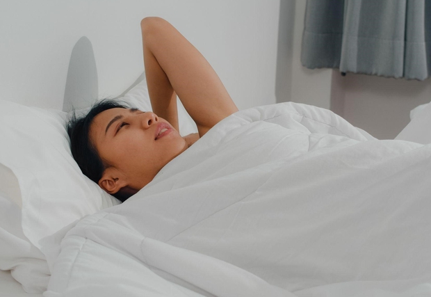 4 dấu hiệu khi ngủ cho thấy cơ thể phụ nữ đang lão hóa nhanh dù ở tuổi nào - ảnh 4