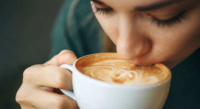 Nghiên cứu mới phát hiện tác dụng chữa bệnh bất ngờ của việc uống cà phê với sữa - ảnh 2