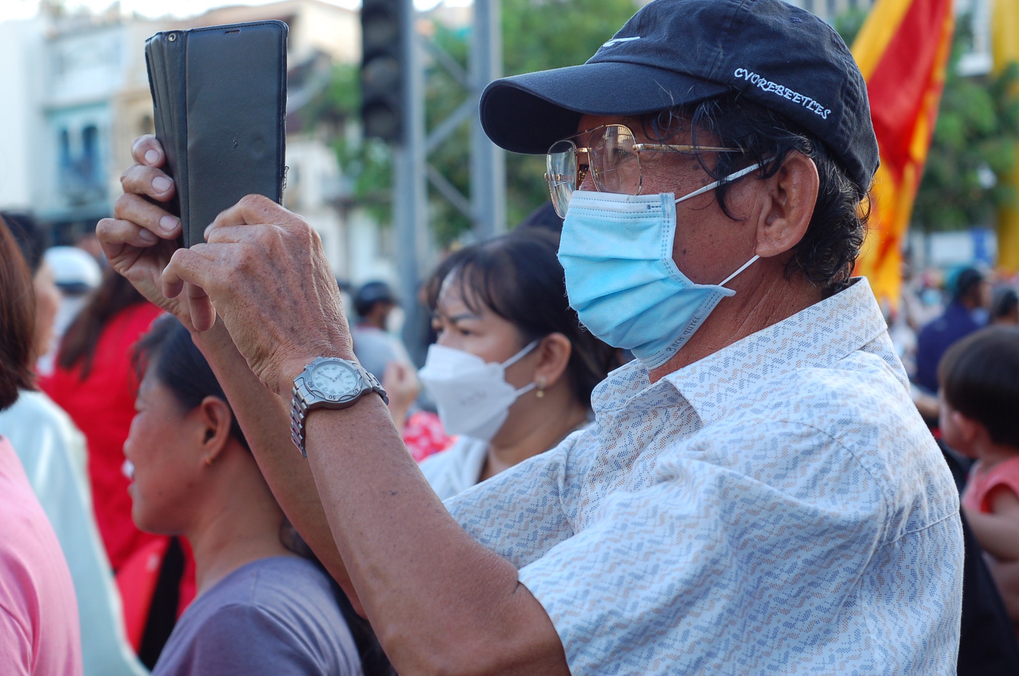TPHCM: Hàng nghìn người xuống đường xem diễu hành mừng Tết Nguyên tiêu của người gốc Hoa - ảnh 23