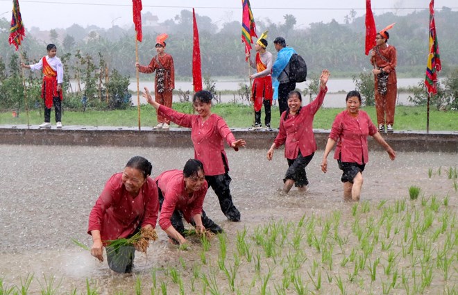 Độc đáo Lễ hội Vua Hùng dạy dân cấy lúa ở Phú Thọ - ảnh 3