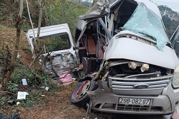 Lạng Sơn: Ôtô khách va chạm xe đầu kéo, 8 người thương vong - ảnh 1