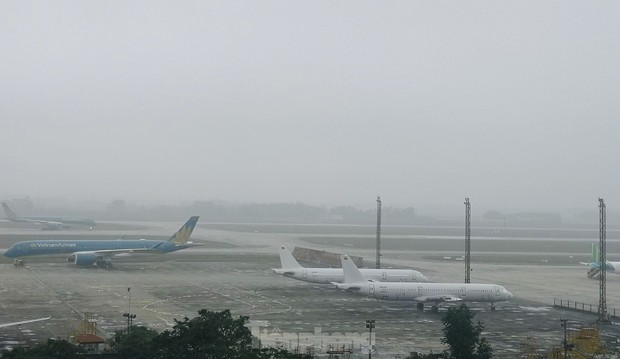 Thời tiết xấu, mù mịt, mưa phùn có ảnh hưởng đến hoạt động của sân bay Nội Bài? - ảnh 2