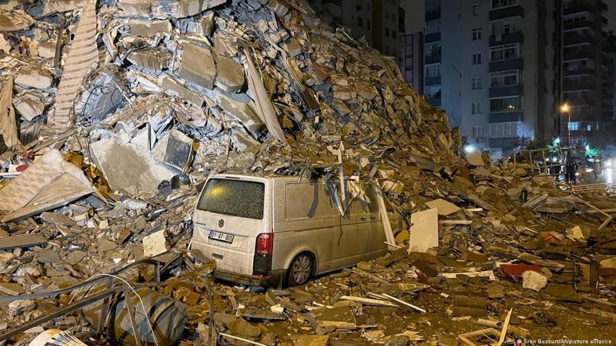 Toàn cảnh trận động đất làm rung chuyển Syria và Thổ Nhĩ Kỳ, 560 người thiệt mạng - ảnh 1