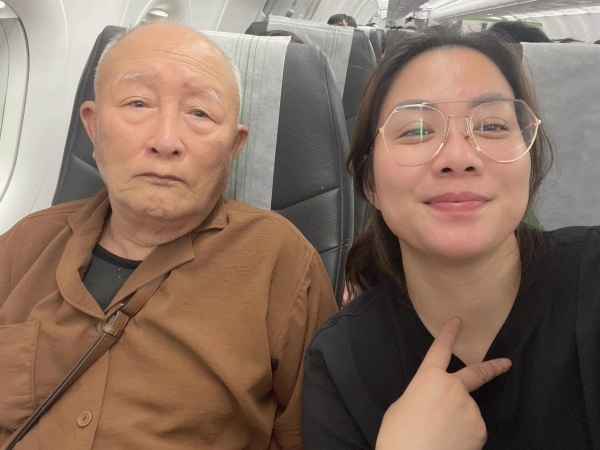 Cháu gái đưa ông ngoại 88 tuổi đi du lịch SG sau 2 năm thuyết phục - ảnh 2