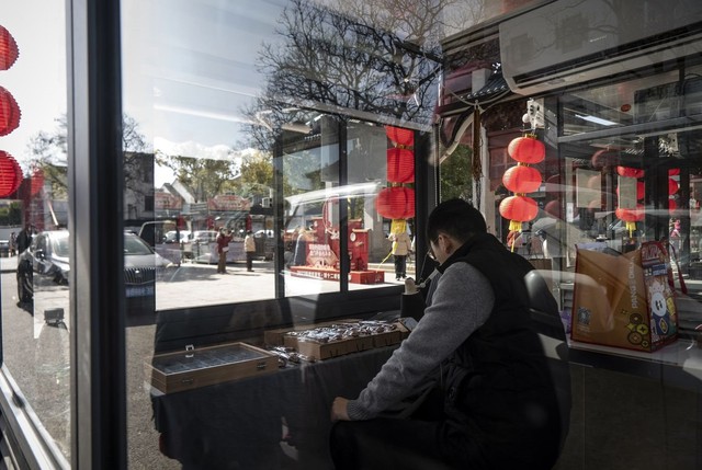 Trung Quốc ''phù phép'' cho các hàng chục nghìn bốt xét nghiệm Covid: Địa điểm ''muốn quên'' của người dân nay thành cửa hàng thực phẩm và trạm nghỉ cho công nhân vệ sinh - ảnh 3
