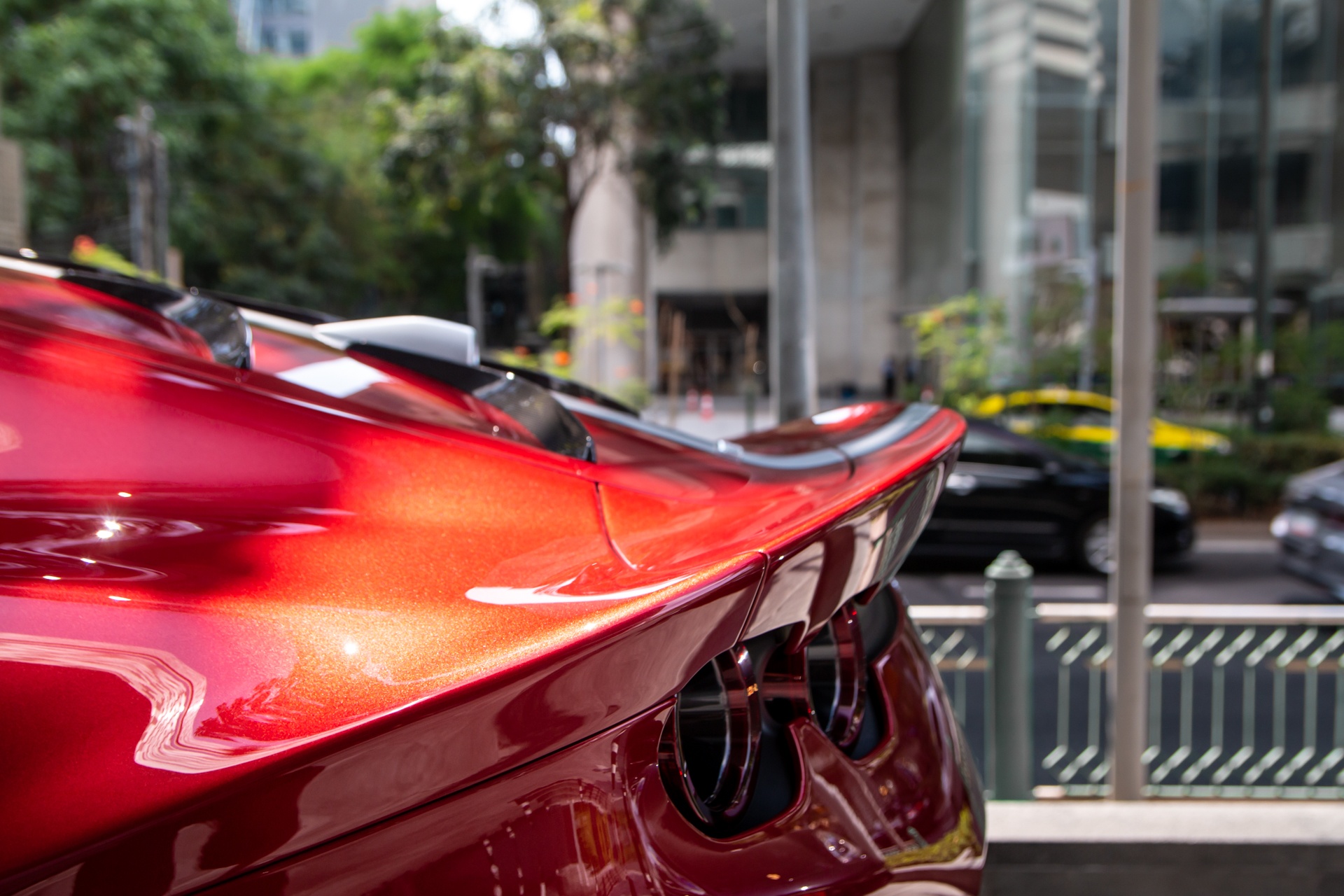 Ferrari 812 Competizione đầu tiên tại Thái Lan, giá từ 2,2 triệu USD - ảnh 10