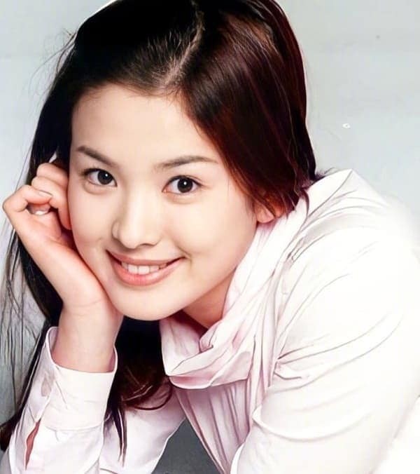 Nhan sắc Song Hye Kyo 20 năm trước gây sốt - ảnh 7