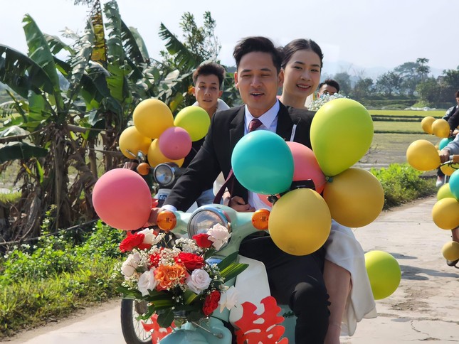 Đám cưới rước dâu bằng hàng chục xe Cub ở Hà Tĩnh ''gây sốt'' - ảnh 5