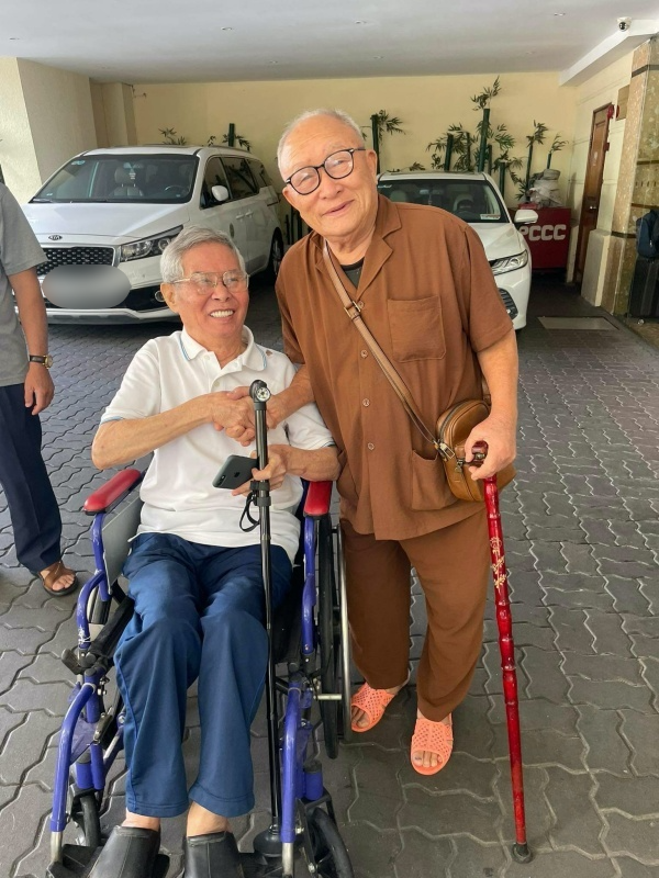 Cháu gái đưa ông ngoại 88 tuổi đi du lịch SG sau 2 năm thuyết phục - ảnh 8
