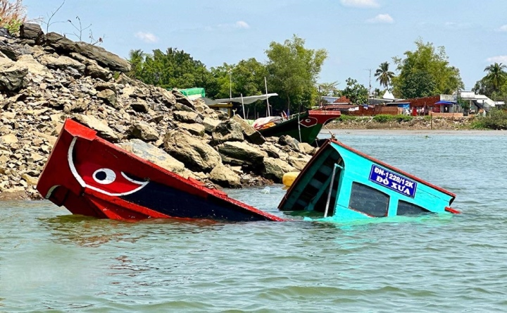 Vụ lật thuyền ở sông Đồng Nai: Chồng nạn nhân đau lòng vì mất vợ lẫn con, nhân chứng kể lại đầu đuôi - ảnh 9