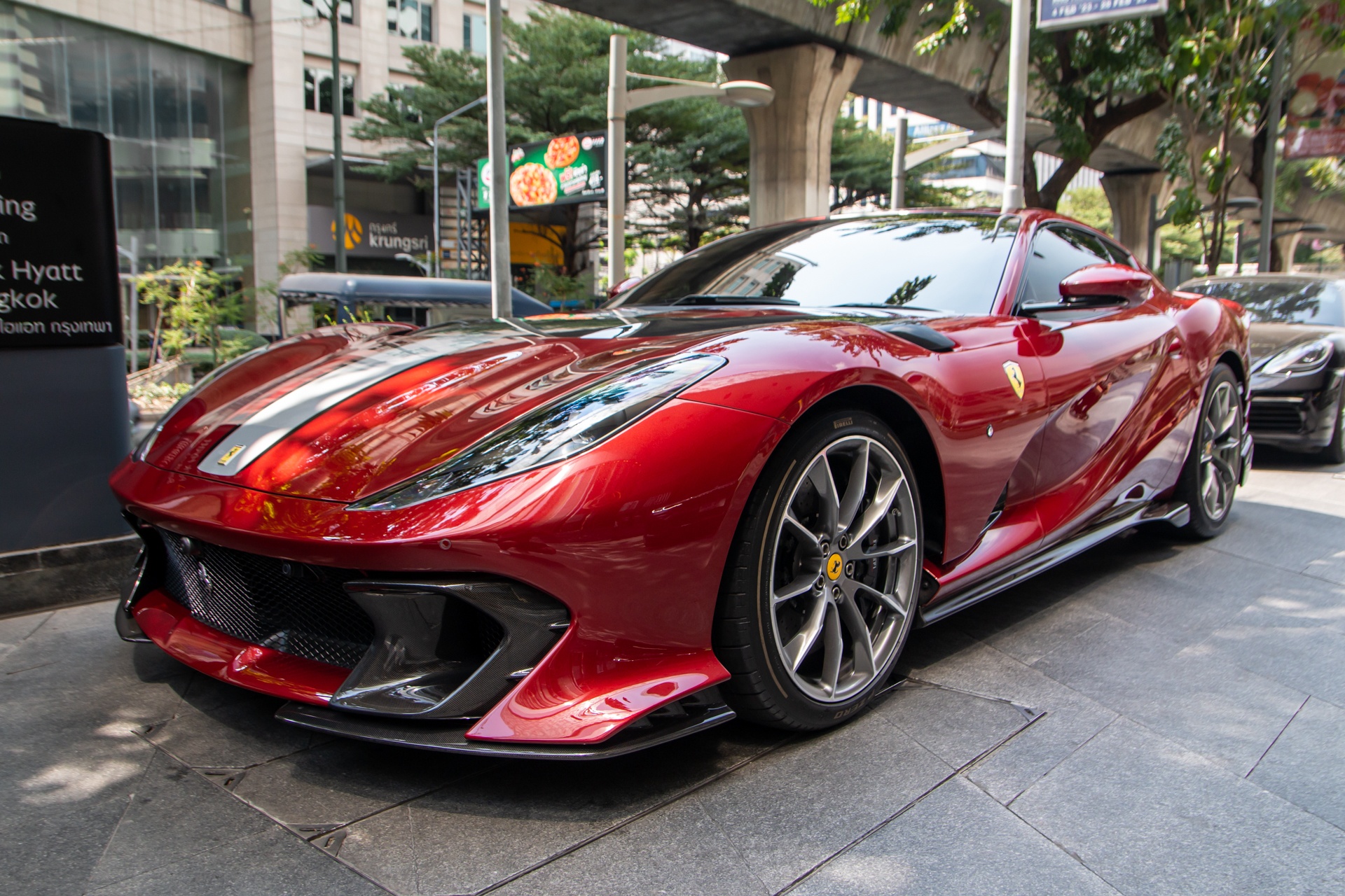 Ferrari 812 Competizione đầu tiên tại Thái Lan, giá từ 2,2 triệu USD - ảnh 1