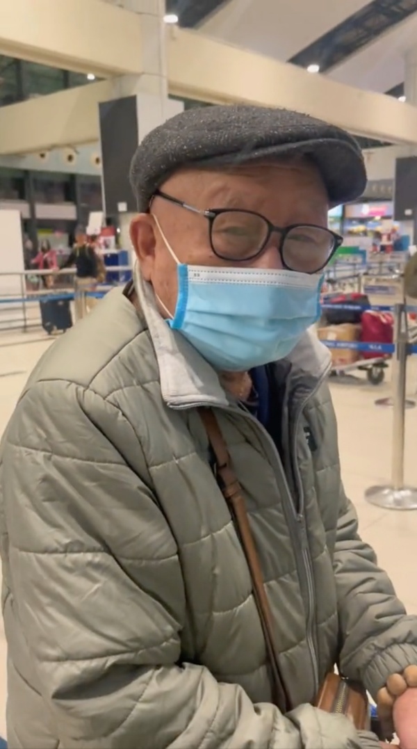 Cháu gái đưa ông ngoại 88 tuổi đi du lịch SG sau 2 năm thuyết phục - ảnh 1