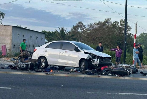Kiên Giang: Ôtô va chạm với 3 xe máy làm 7 người thương vong - ảnh 1