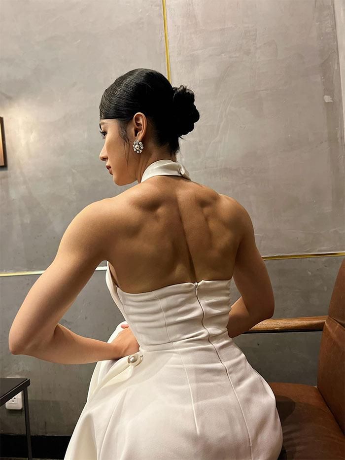 ‘Người đẹp cơ bắp’ Angela Phương Trinh lấy lại vẻ mềm mại để tái xuất showbiz - ảnh 9