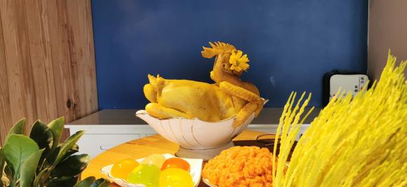 Cách luộc gà vàng ươm đẹp như ngoài hàng vào ngày rằm và chế biến món cơm gà hấp dẫn - ảnh 4