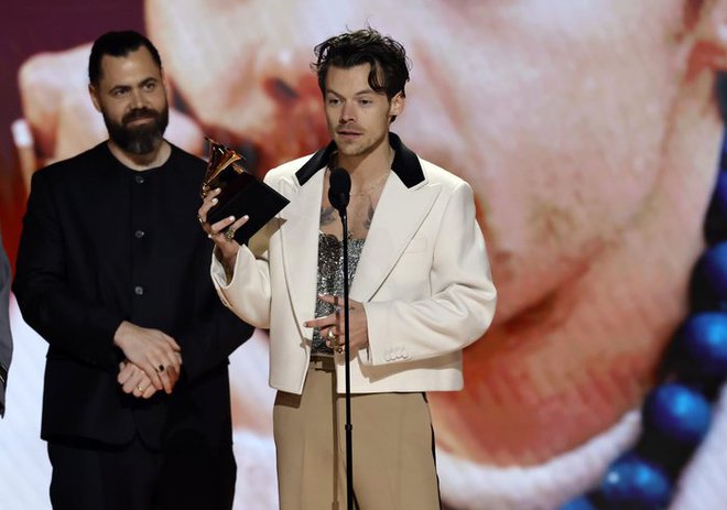 Taylor Swift nhiệt tình chúc mừng khi tình cũ Harry Styles nhận giải Grammy - ảnh 1