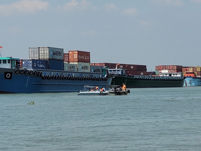 Nhân chứng kể giây phút lật thuyền chở 12 người trên sông Đồng Nai - ảnh 9