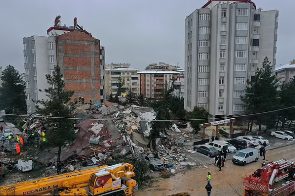 Chùm ảnh chứng minh mức độ tàn phá khủng khiếp của động đất ở Thổ Nhĩ Kỳ: Di tích lịch sử ngàn năm tuổi bị san phẳng trong chốc lát - ảnh 10