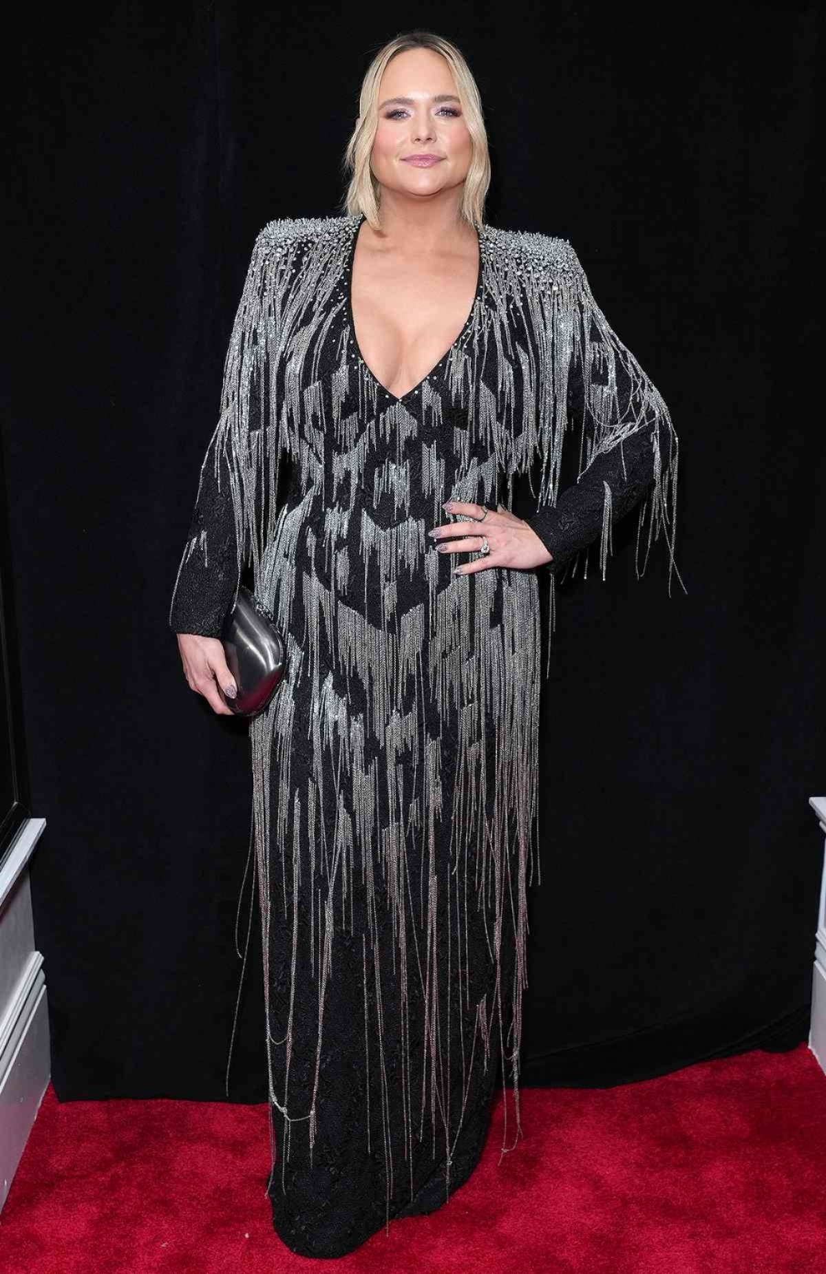 Miranda Lambert diện váy dạ hội Lê Thanh Hòa - ảnh 1