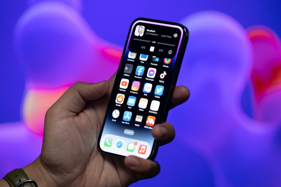 Apple sẽ ra mắt mẫu iPhone hoàn toàn mới, giá tăng vọt - ảnh 1