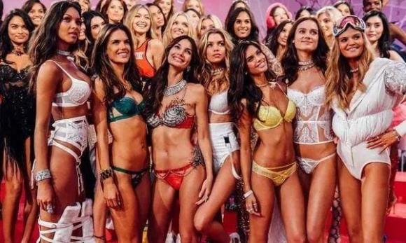 Số phận những bộ đồ lót trình diễn trên sàn catwalk được mặc bởi các người mẫu nữ ''Victoria''s Secret Show''? - ảnh 8