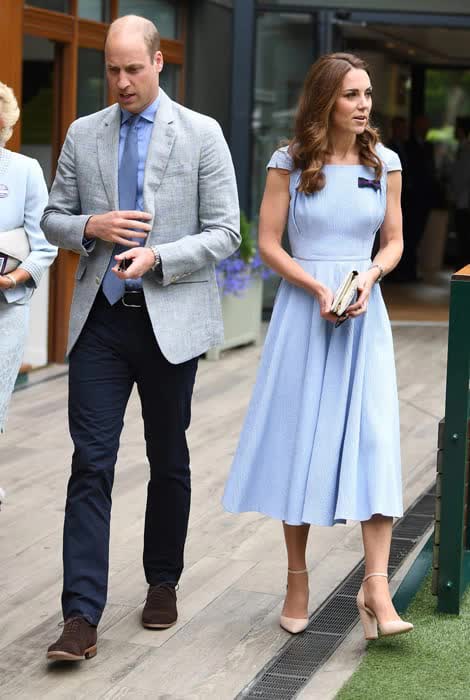 Lý do thú vị đằng sau việc William và Kate luôn diện trang phục 