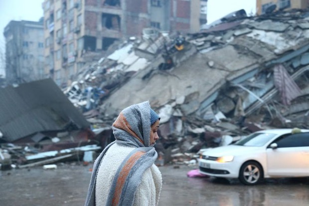 Thảm họa động đất ở Thổ Nhĩ Kỳ: Cả gia đình chạy trốn chiến tranh vẫn không thoát được chia lìa vì thiên tai - ảnh 1