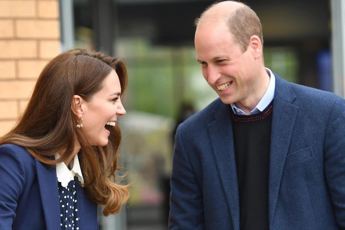Lý do thú vị đằng sau việc William và Kate luôn diện trang phục 