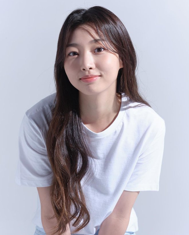 Em gái Jihyo (TWICE) bất ngờ debut làm diễn viên: Nhan sắc thế nào mà được gọi là ”bản sao Jennie”? - ảnh 3