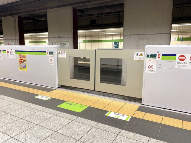 Tinh tế như người Nhật: Lý do khiến những chiếc ghế ở nhiều ga tàu không quay mặt về phía đường tàu, hóa ra là để bảo vệ hành khách - ảnh 3