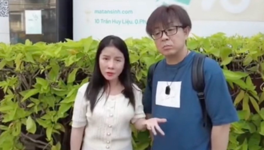 Bác sĩ trong vụ bà Nhân Vlog để lộ quá khứ muốn che giấu, Quỳnh Trần bị chửi vì lấy bé Sa câu view - ảnh 1