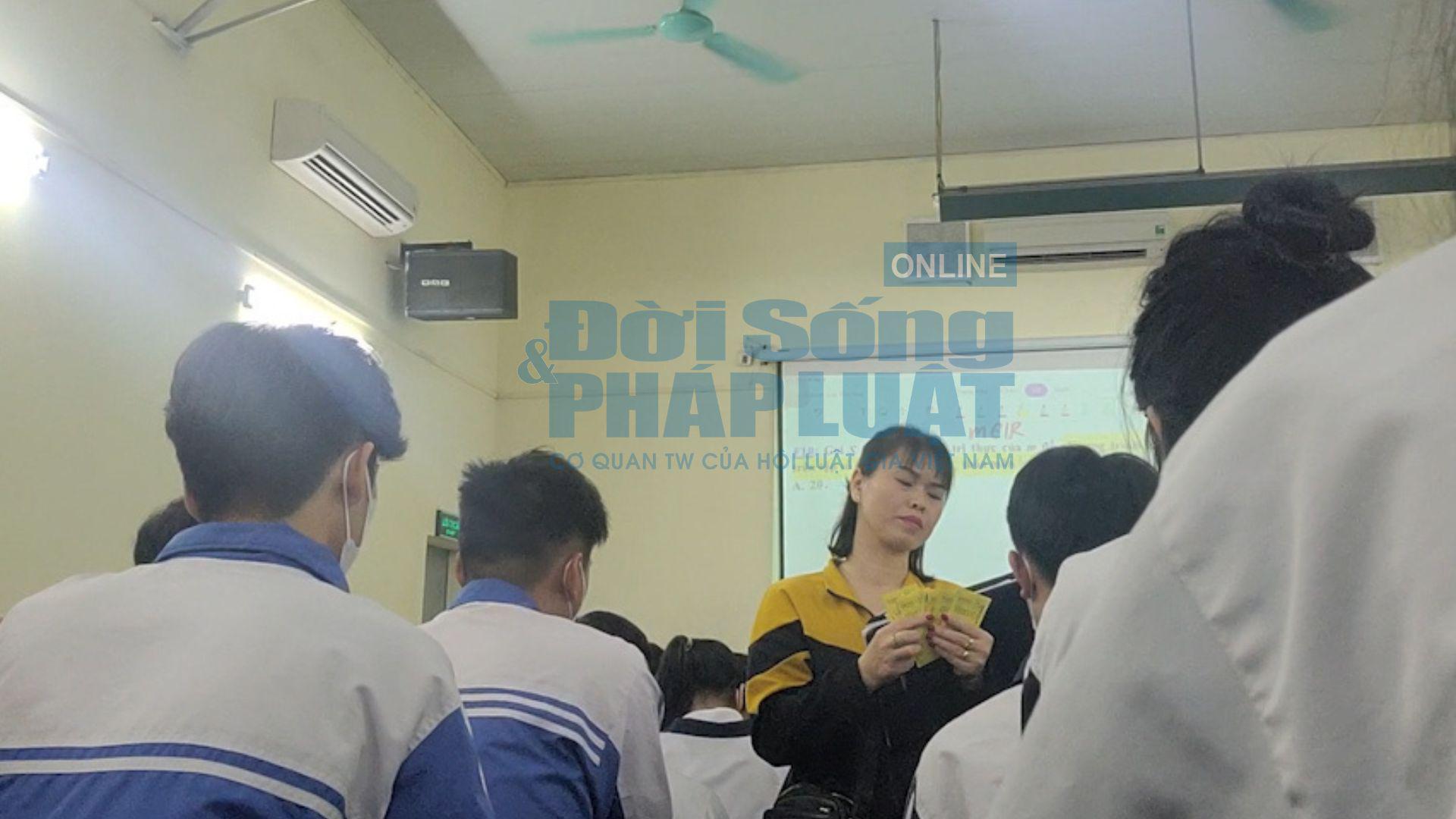Hà Nội: Mục sở thị cảnh 700 học sinh chui lò luyện thi mong “cá chép hóa rồng” ở huyện Đông Anh - ảnh 4