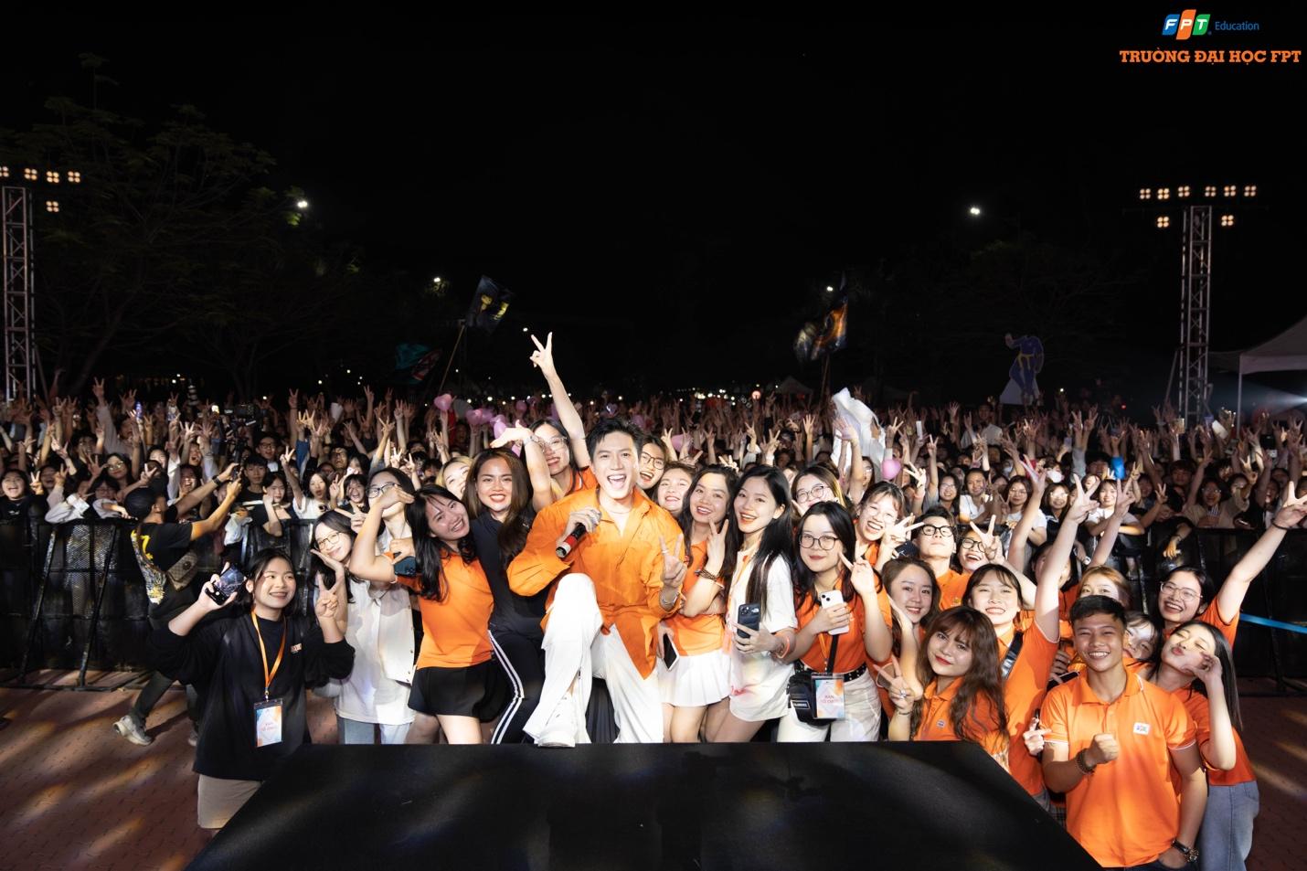 Hoà Minzy, Orange, Anh Tú “cháy” hết mình cùng sinh viên Đại học FPT tại Big Open Day - ảnh 4