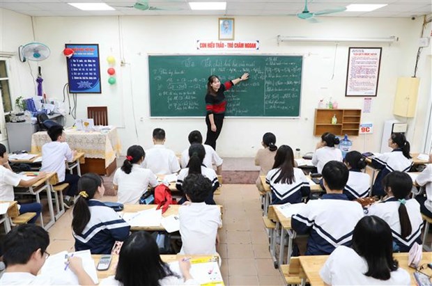 Hà Nội tuyển 72.000 học sinh vào lớp 10 trung học phổ thông công lập - ảnh 2