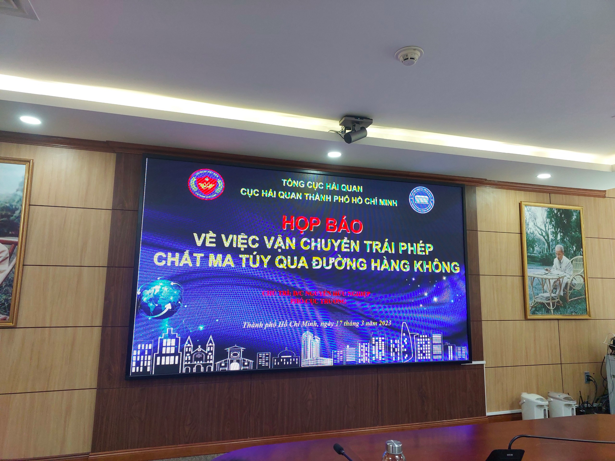 Họp báo vụ tiếp viên Vietnam Airlines vận chuyển 10kg ma túy từ Pháp về Việt Nam - ảnh 1