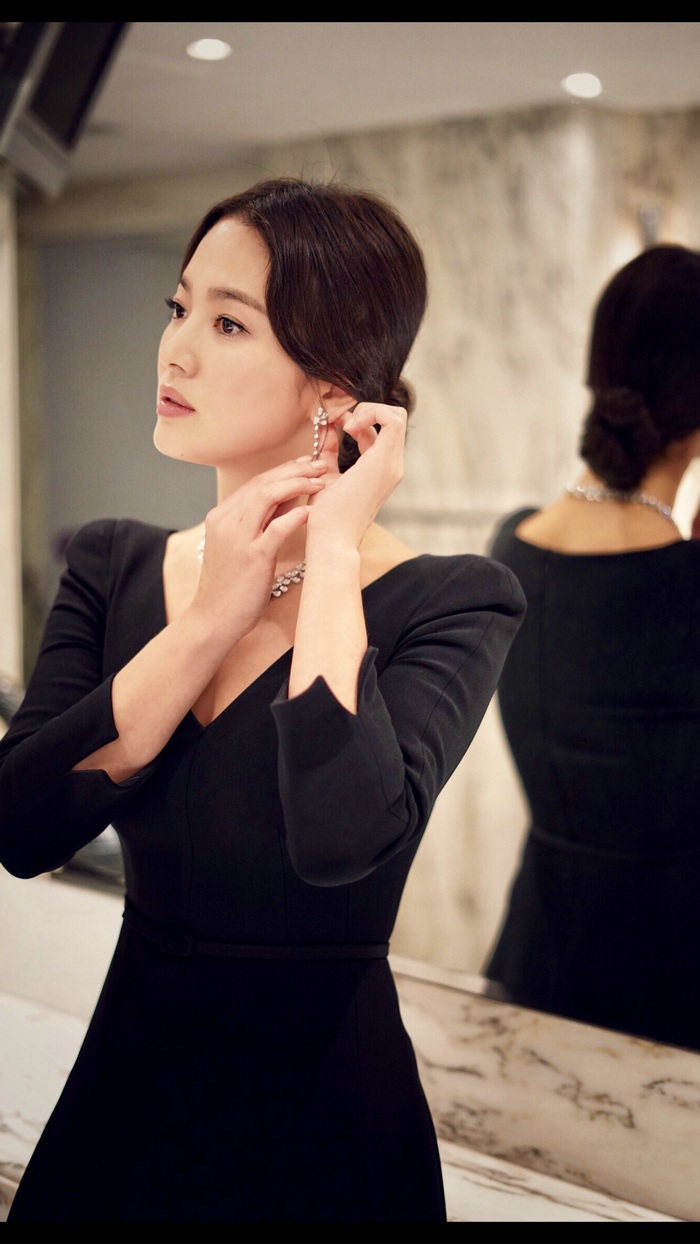 Netizen chỉ ra lý do Song Hye Kyo được “o bế” tại Trung Quốc, nhắc lại tin đồn được đại gia bao nuôi nên bị Song Joong Ki ly hôn? - ảnh 4