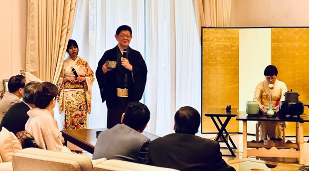 Giao lưu trà đạo kỷ niệm 50 năm thiết lập quan hệ ngoại giao Việt-Nhật - ảnh 1