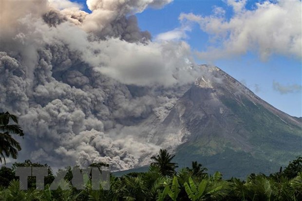 Indonesia cảnh báo nguy hiểm khi núi lửa Merapi tiếp tục phun trào - ảnh 1