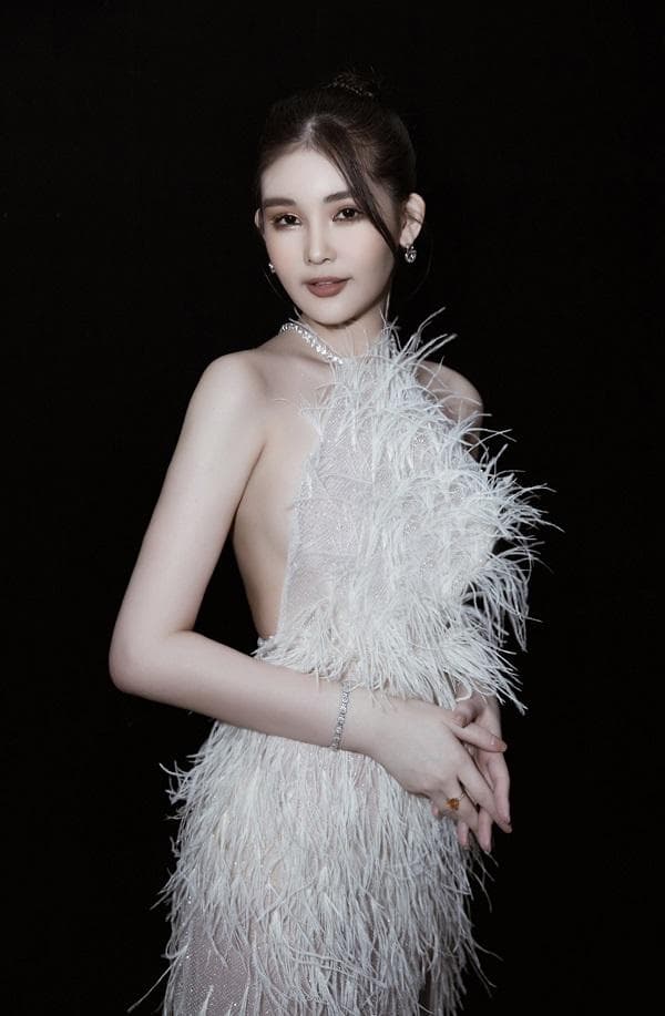 Rita Thiên Phúc rạng rỡ đại diện hình ảnh cho Bộ sưu tập Spring - Summer 2023 của NTK Trinh Châu trong show diễn The Garden Of Dream - ảnh 5