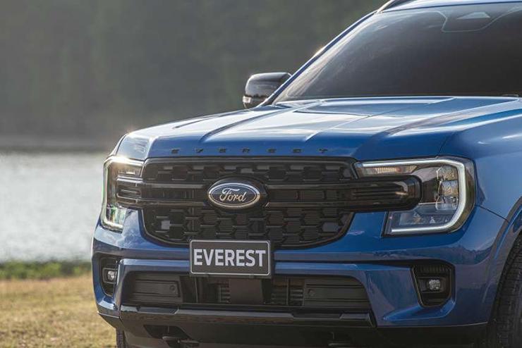 Giá xe Ford Everest niêm yết và lăn bánh tháng 3/2023 - ảnh 4