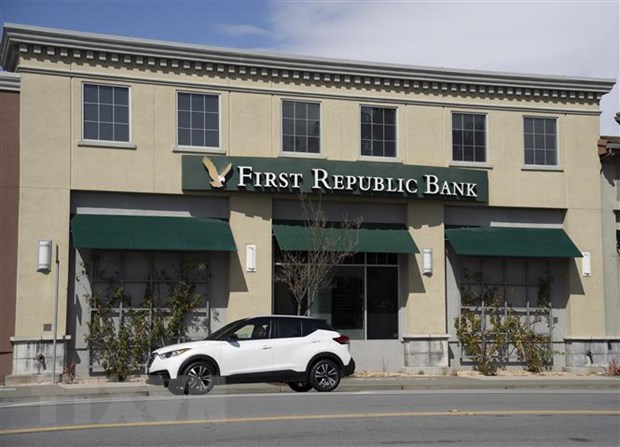 11 ngân hàng Mỹ ra tay cứu giúp First Republic Bank tránh phá sản - ảnh 1