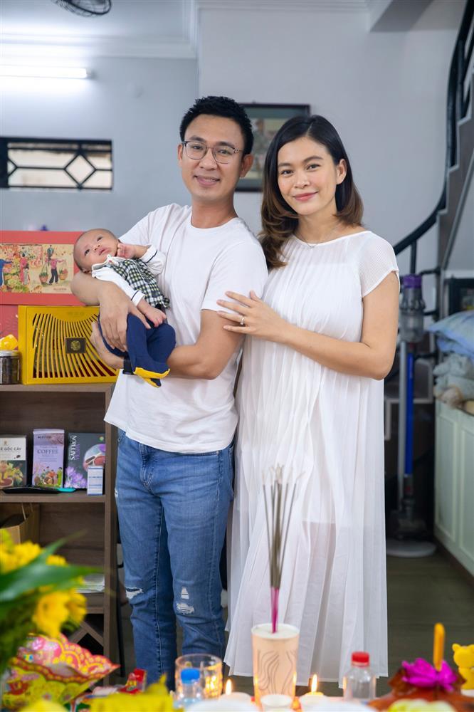 Showbiz Việt ngày 18/3: Mâu Thủy tiết lộ cân nặng sau 1 tháng sinh - ảnh 1