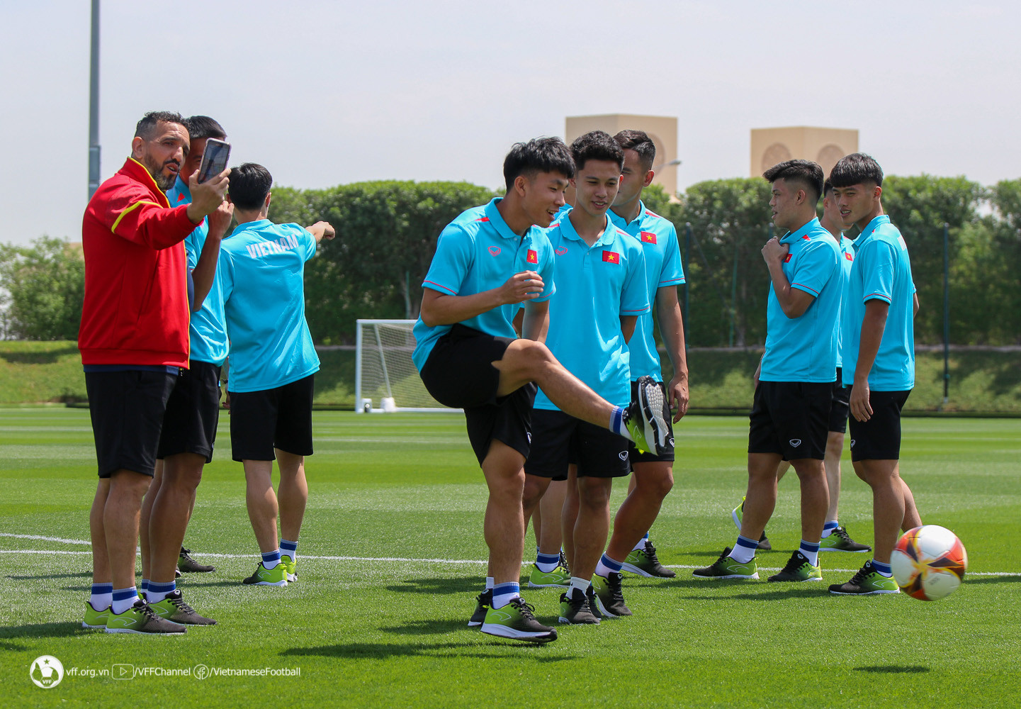 U23 Việt Nam tập trên sân của nhà vô địch World Cup Argentina - ảnh 4