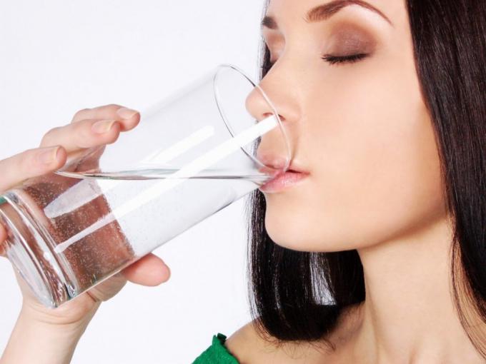 12 lợi ích khi uống nước tinh khiết buổi sáng , nhất là điều thứ 5 - ảnh 1