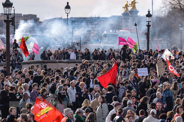 Pháp đối phó với làn sóng biểu tình mới phản đối cải cách hưu trí - ảnh 1