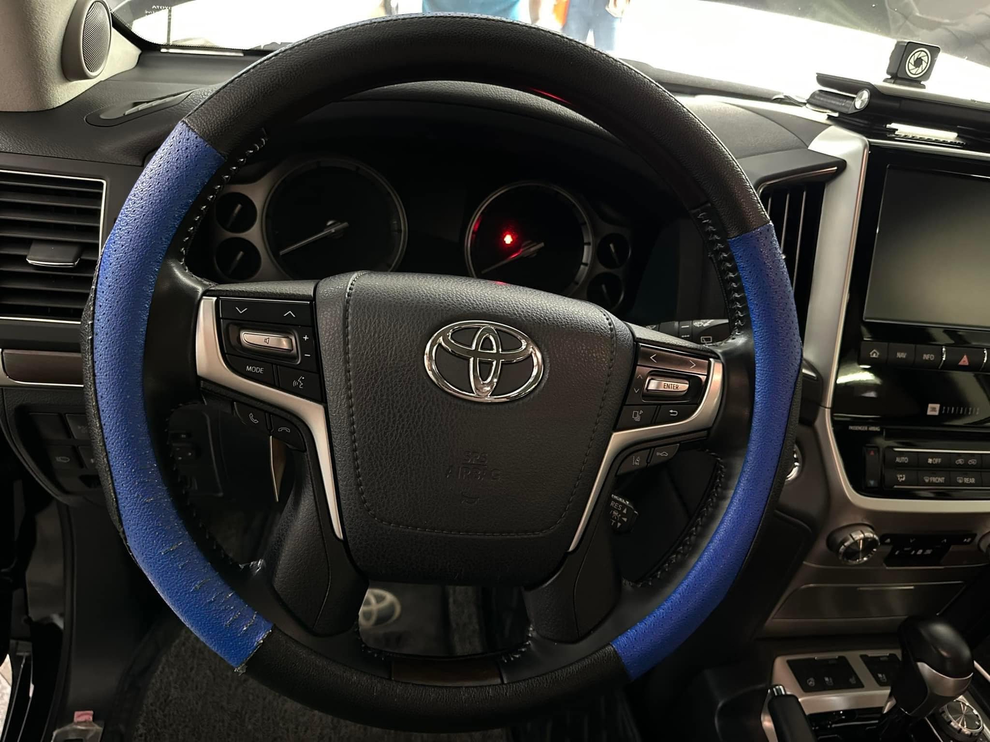 Toyota Land Cruiser đời cũ bán 6 tỷ đồng đắt hơn xe đời mới, người bán chia sẻ: Ghế sau gần như không dùng - ảnh 7