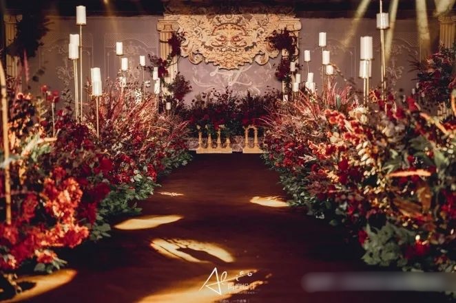 Những thiết kế đám cưới lộng lẫy với tông màu đỏ có giá trang trí từ vài chục đến cả trăm triệu đồng - ảnh 6