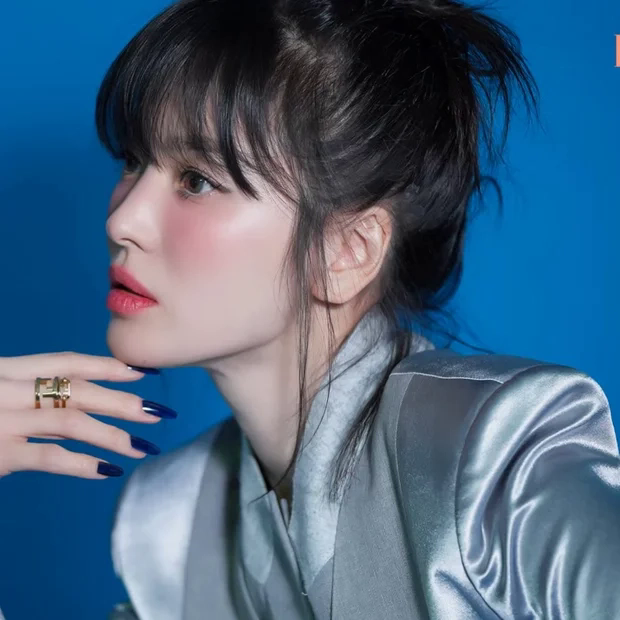 Song Hye Kyo khiến netizen dậy sóng với chủ đề nhan sắc tuổi 43: Sách giáo khoa về vẻ đẹp hình mẫu - ảnh 1