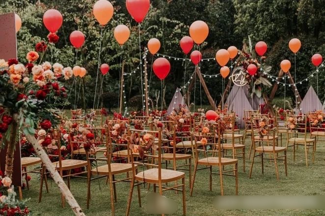 Những thiết kế đám cưới lộng lẫy với tông màu đỏ có giá trang trí từ vài chục đến cả trăm triệu đồng - ảnh 2
