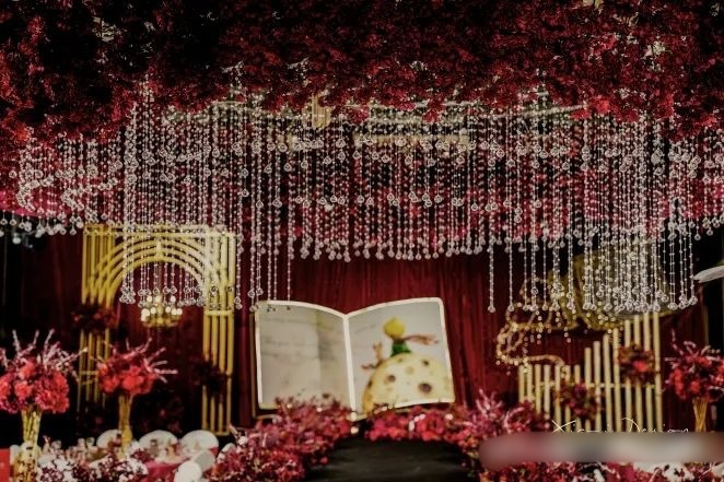 Những thiết kế đám cưới lộng lẫy với tông màu đỏ có giá trang trí từ vài chục đến cả trăm triệu đồng - ảnh 8